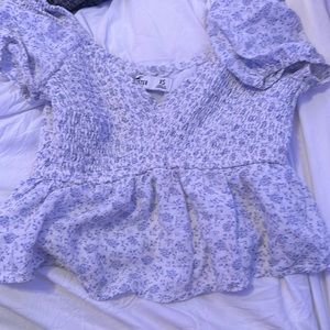 Hollister top in a size extra small